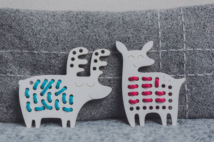 Harry the Reindeer, juguete de madera con cordones, montessori